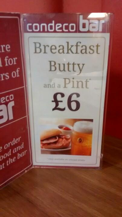 AdamPeardon's tweet image. Breakfast drinking is totally acceptable at the airport... Or is it just the North East?