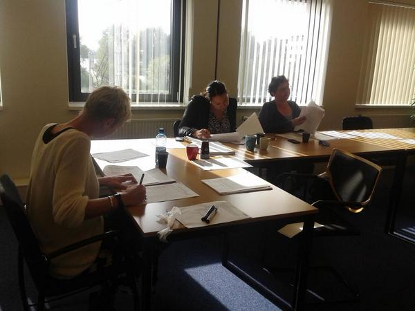 Druk bezig met het beoordelen van de eerste 160 reacties voor medewerker #buurtteam sociaal <a href="/Utrecht/">Joost</a>