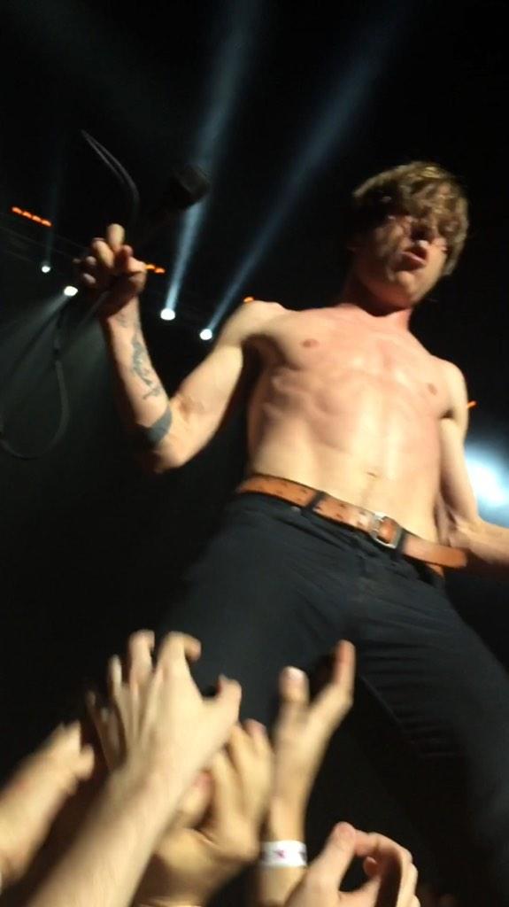 AshleySabatell's tweet image. Happy birthday to this crazy little shit @CageTheElephant #mattshultz 🎈🎉