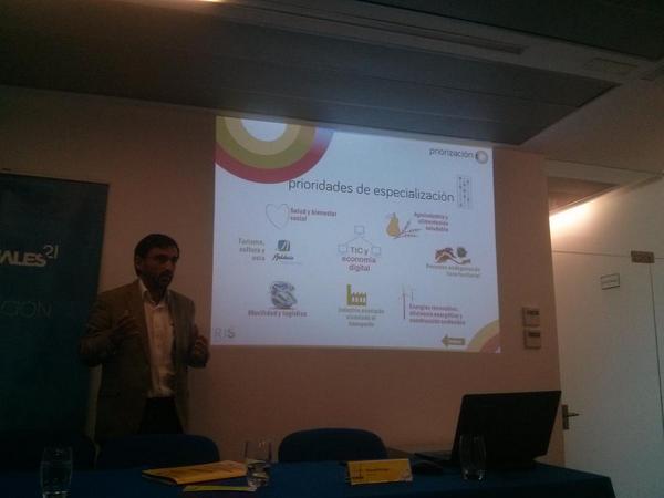 EmprendIDEA's tweet photo. ¿Cuáles deberían ser las prioridades de especialización? Turismo, salud, recursos endógenos... #IDEAEmprende http://t.co/TOaR3pQFEe