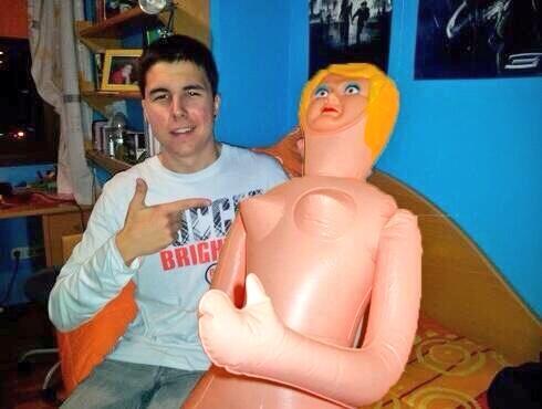 Famoso "Youtuber" detenido por la realización de fiestas sin el permiso del gobierno. 
media.st/4h5l2