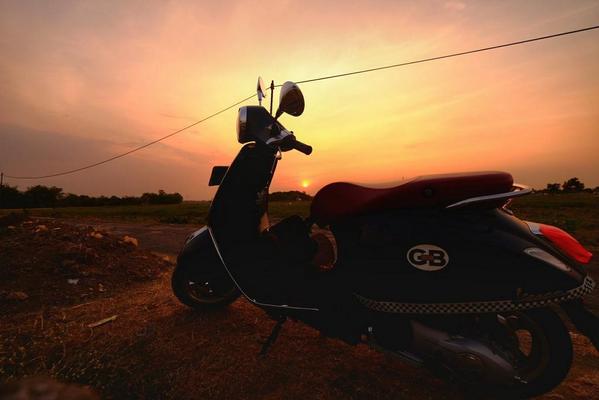 coffeenride's tweet photo. "Senja dan my vespa " @ZonaFotografi #zofo @Vespa_IND @VespaAddict http://t.co/CS17D4CP5u
