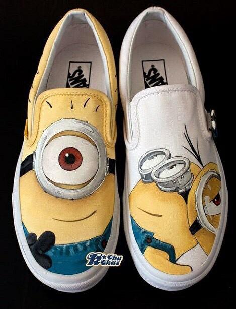 kapikss's tweet photo. "@TalkingMinions: Minion shoes ❤️ RT if you want one! http://t.co/xslGyGTKs3"