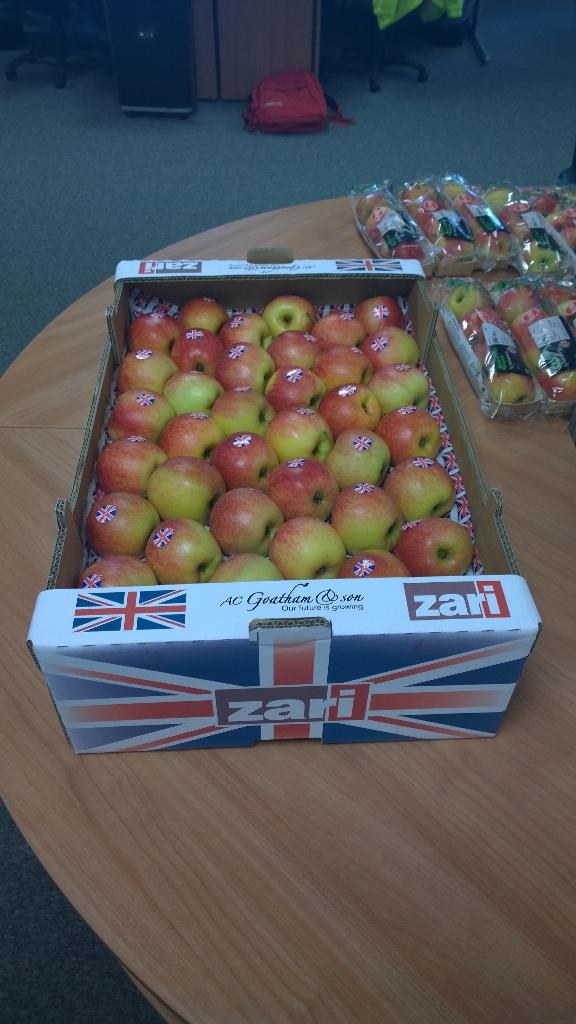 Try &amp; buy British #freshproduce  #Apples <a href="/azariaday/">Flossydog8</a> <a href="/TastyRubens/">Tasty Rubens</a> <a href="/CameoAppleuk/">Cameo Apple</a> @jazzapple &amp; Kanzi available now