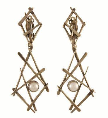 DRAFTspace's tweet photo. DELICIOUS OBJECTS spotlights @MEllisJewelry modernity in pearls and stones against metalwork #DSDeliciousObjects #art http://t.co/DLiOLcOYuv