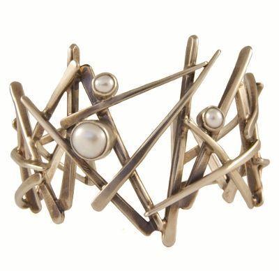 DRAFTspace's tweet photo. DELICIOUS OBJECTS spotlights @MEllisJewelry modernity in pearls and stones against metalwork #DSDeliciousObjects #art http://t.co/DLiOLcOYuv