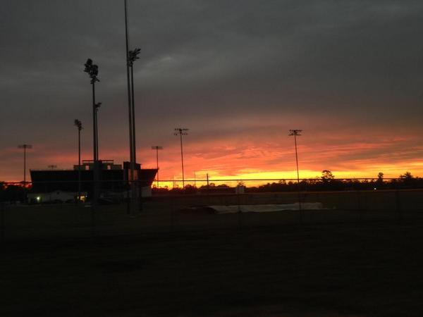 haleofagirl_'s tweet photo. Nothing like a sunset outside Mustang Stadium @westmustangs #westnation http://t.co/7Ad9dtdAaD
