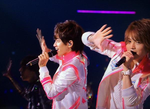 love_____him's tweet photo. あなたに会うには、お金が必要で。
近くに行くには、運が必要。

そんな方法でしか、
好きな人に会えないの。 http://t.co/dl7STw8xsf