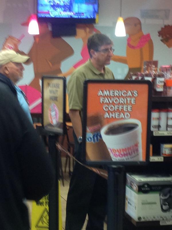 ChrisWarner93's tweet photo. Who knew Louis Theroux liked dunkin donuts http://t.co/B315XYukas