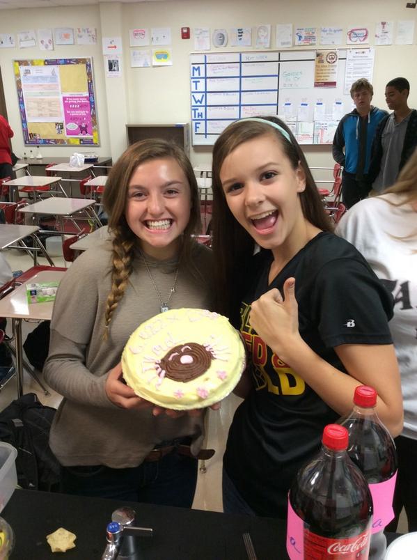 mrkoskinen's tweet photo. Happy Mole Day @eliseleverenz @emilylevine11 #molecake http://t.co/v2xBoUk0Re
