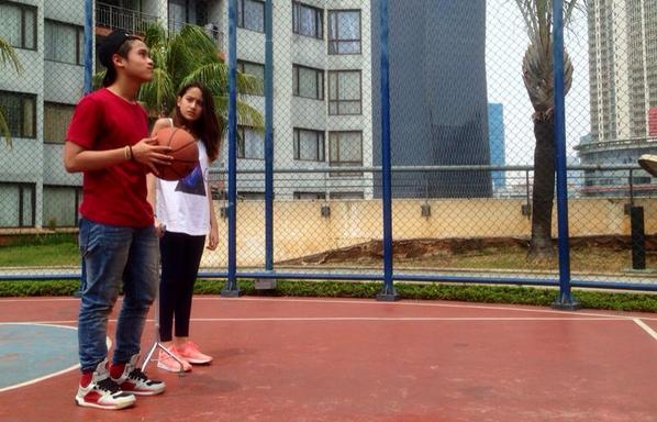 kadekfany_'s tweet photo. Romantic moment♥"@regadaunaIMB: With @salshaabilaa #latepost #imb2014 http://t.co/yC1BfeiXcd"