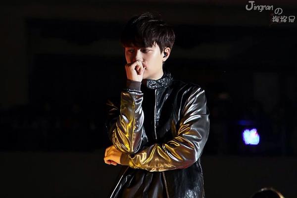 chansoostory's tweet photo. [DL] 141018 SMT IN SHANGHAI - D.O. #KYUNGSOO (cr:暻然的梅格尼) 10P >> http://t.co/tZOfaSHw8P http://t.co/zDR6h7x4LW