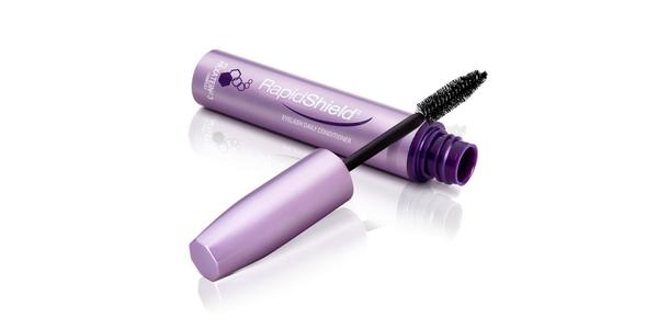 RapidLashUK's tweet photo. Who is lucky enough to be off for some Winter sun soon? Make sure you're protecting your lashes with #RapidShield http://t.co/QbEdCdztMr