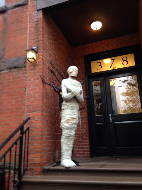 theouterborough's tweet image. Decorative Egyptian relics? Sounds like trouble to me in The Outer Boroughs - theouterboroughs.com #outerboroughs