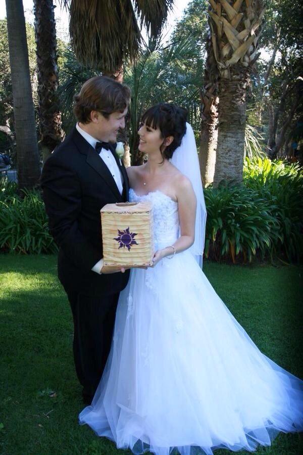 luv_bemagical's tweet photo. “@mug_wadaitweet: ラプンツェルの世界をモチーフにした結婚式が素敵すぎ💕 http://t.co/BqNdx7eiys”