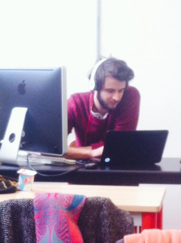 three_am_iscom's tweet photo. Our #digital #manager is working hard @BenWeinberg http://t.co/VZTuY74qJ7