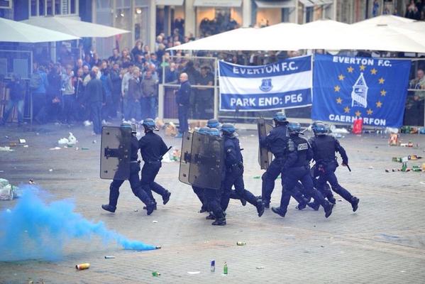 CasualUltra_'s tweet photo. Trouble in Lille today ahead of the match Lille vs. Everton tonight! #Lille #EFC http://t.co/NUheeaAjov