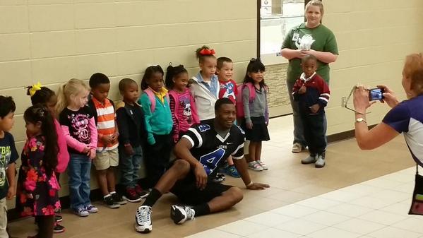 RicklanHolmes's tweet photo. #RedRibbonWeek #No2Drugs
@tylerisd #DixieElementary 
@JTUFootball @Ambitious4_fame @Xx_Warren_xX http://t.co/KlPxuqgedT