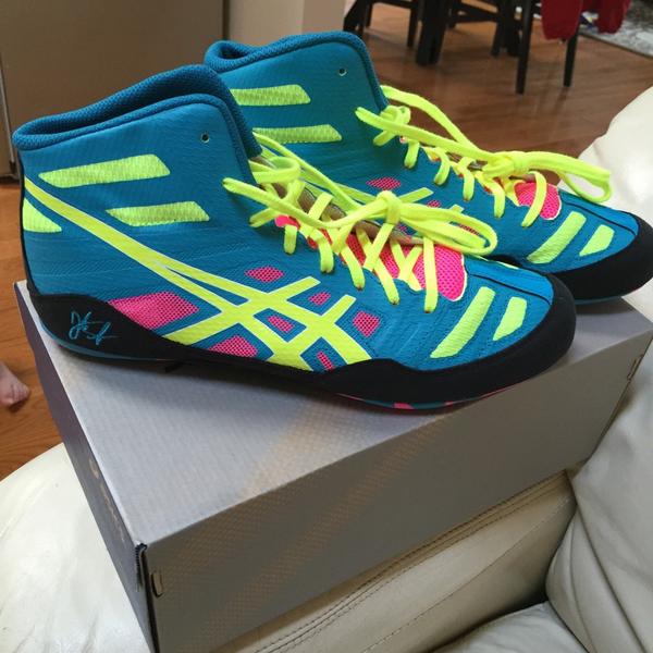HighlightHump's tweet photo. Always nice to get a package from @Asics but it's even better when it has these in there! #JBElites @alliseeisgold http://t.co/cDwOGJOa69