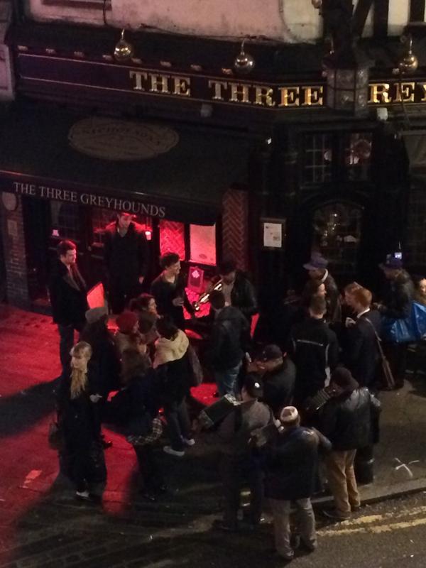 Got to love late night working when a mariachi band has a brilliant impromptu session outside your window. ❤️ London