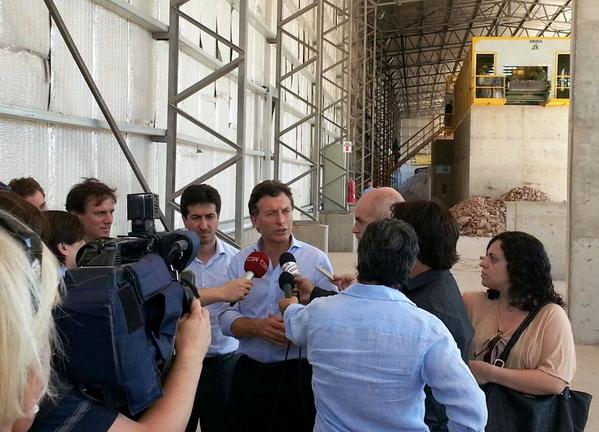 EzequielPazosOk's tweet photo. Junto a @mauriciomacri @horaciorlarreta y #EdgardoCenzón en Inauguración de Planta de tratamiento de residuos áridos. http://t.co/79ibQCxSu9