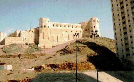 Athar_Nabawiya's tweet photo. قلعة أجياد:
بناها الشريف سرور بن مساعد لتحصين #مكة عام 1780م http://t.co/3QWqLR8VSN