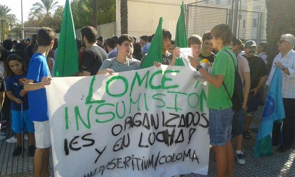 Anabelm19's tweet photo. Pancarta q hicimos ayer en nuestra jornada d trabajo enla comisión cn  C.Bonald, Coloma y Seritium @EstudianteJerez http://t.co/fI7DvsHLVz
