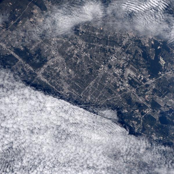 astro_reid's tweet photo. Clouds almost perfectly bisected #Houston this afternoon. http://t.co/PdL80RBpbH
