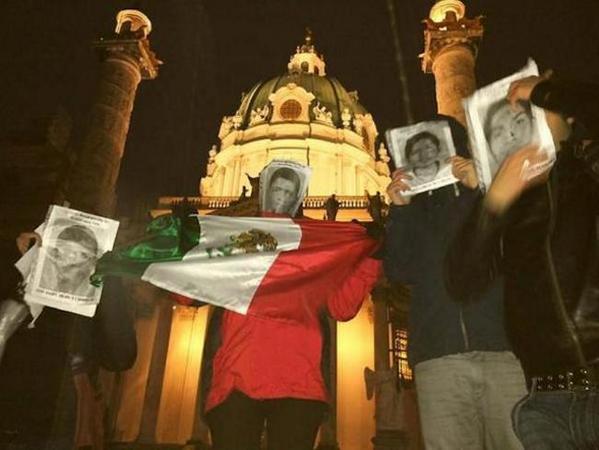 elimparcialcom's tweet photo. #FOTOGALERÍA El mundo es #Ayotzinapa http://t.co/MQQH7rGScr http://t.co/5G3oyMOWom