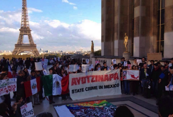 elimparcialcom's tweet photo. #FOTOGALERÍA El mundo es #Ayotzinapa http://t.co/MQQH7rGScr http://t.co/5G3oyMOWom