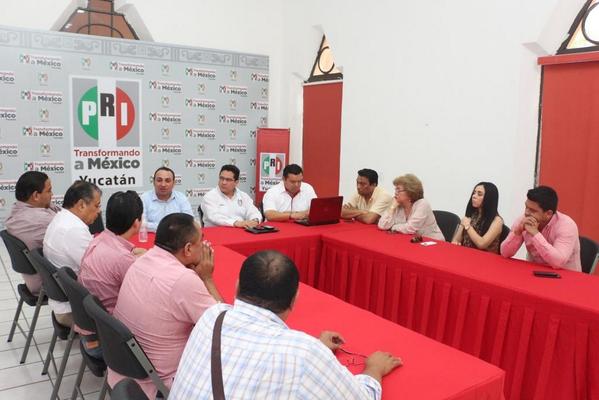 carlospavonf's tweet photo. Con la aportación de nuestros sectores y organizaciones fortaleceremos al @PRI_Yucatan y lograremos el éxito. http://t.co/XwrME6W9Mp