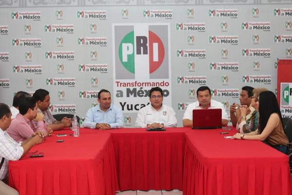 carlospavonf's tweet photo. Con la aportación de nuestros sectores y organizaciones fortaleceremos al @PRI_Yucatan y lograremos el éxito. http://t.co/XwrME6W9Mp