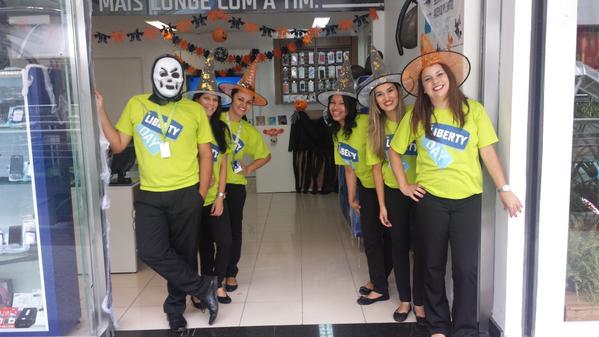 telecelaclaras's tweet photo. @telecelaclaras  Galera Show de Bola!!! #Halloween http://t.co/MhZcOuntLa