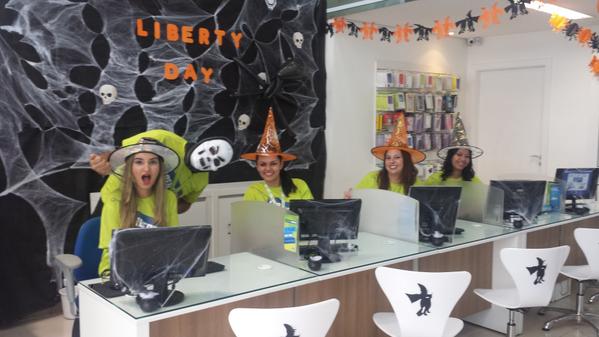 telecelaclaras's tweet photo. @telecelaclaras  Galera Show de Bola!!! #Halloween http://t.co/MhZcOuntLa
