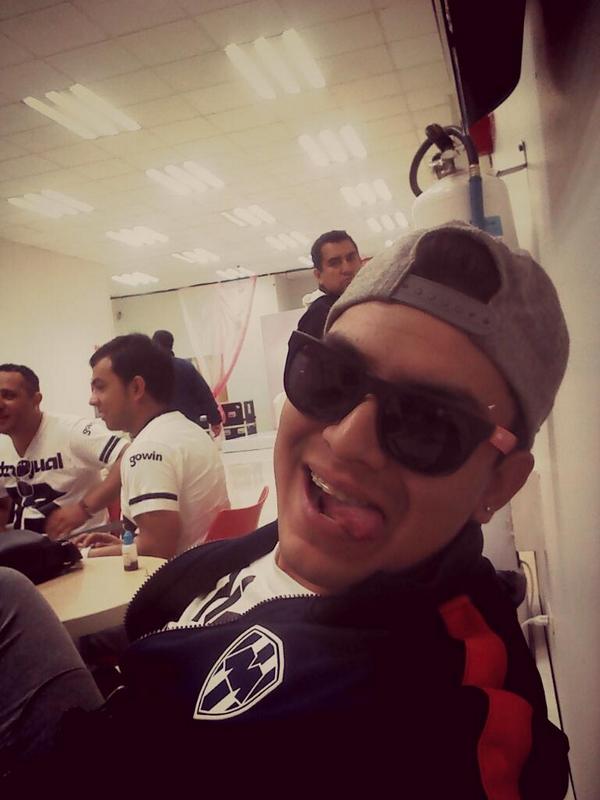 walledezigually's tweet photo. Ya en televisa mty #efectossecundarios http://t.co/n6zKj21VVH