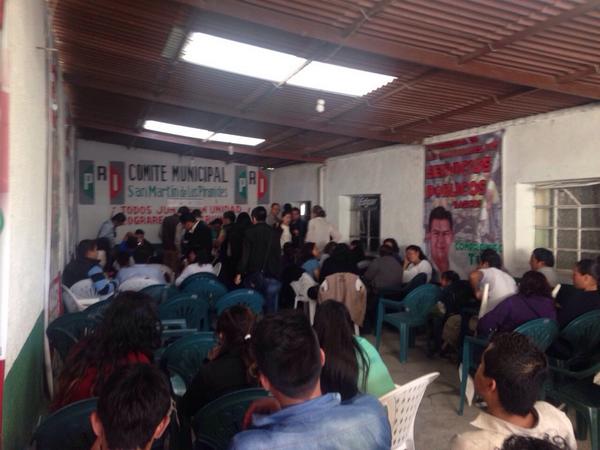 VJA_Edomex's tweet photo. Ayer estuvimos en San Martín de las Pirámides platicando con estructuras de la Region 5 y 6 #DialogosPorLaMujer http://t.co/EDmKtPZfL9