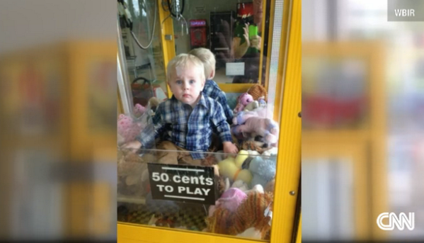 A toddler apparently found the toys in the claw game machine a little too tempting... on.hln.tv/51PA2s