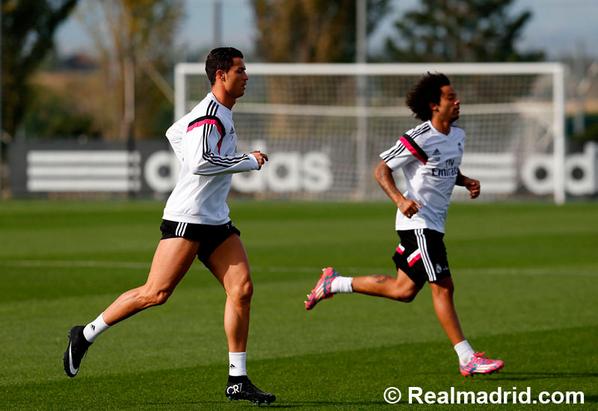realmadrid's tweet photo. .@SergioRamos regresó al grupo en el primer entrenamiento de cara al partido ante el Barcelona #RealMadridvsFCB http://t.co/70MO0uPvJf