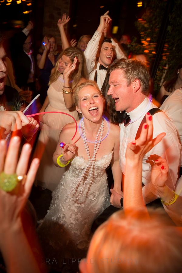 IRALIPPKESTUDIO's tweet photo. Blog: Lizzy &amp; Alex's #wedding at @bluehillfarm. Images by Ira Lippke here: http://t.co/HaDcZf2324 http://t.co/kftkqQio9Y