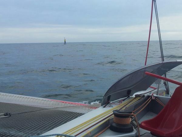 trimaranpdb's tweet photo. A la hauteur de la Jument des Glenan, on va pouvoir commencer a abattre... :-) #EnRoutePrStMalo #PrezTeam http://t.co/s0rOZb36Ze