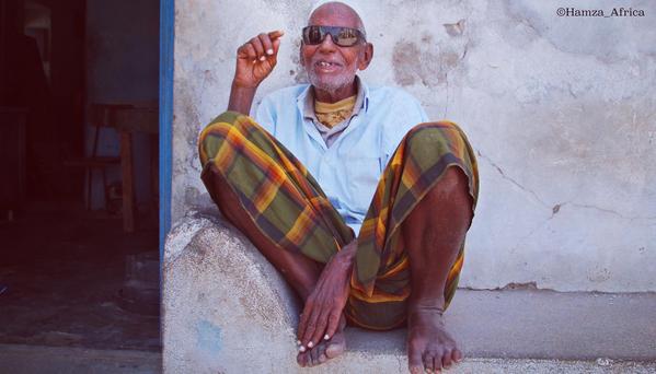 Hamza_Africa's tweet photo. Grandpa swag! Your grandpa has nothing on him :-) Photo: #Barawe, #Somalia. #My252 #Somali #Barava http://t.co/Qh2ebsQ5UM