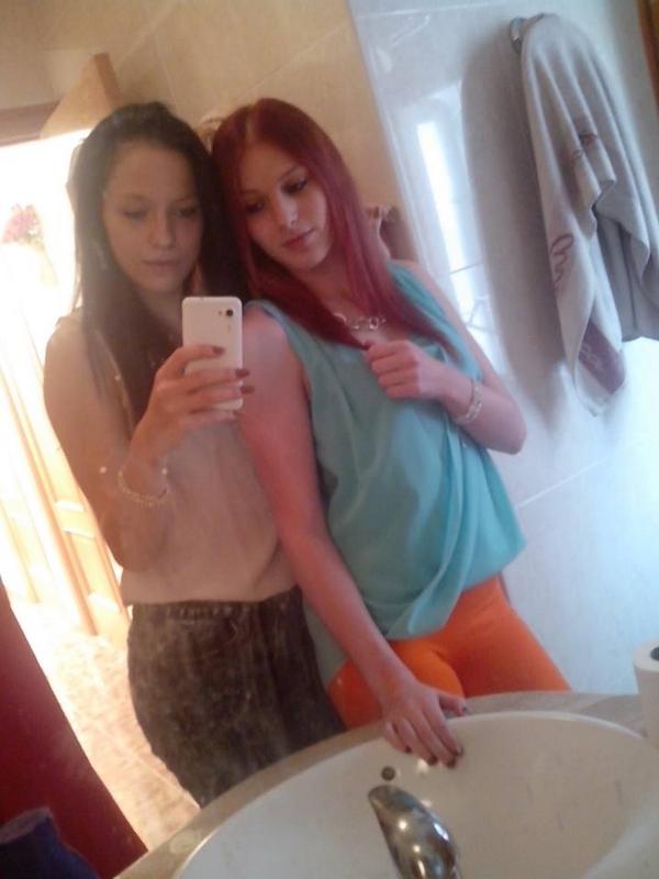 JohaKonzack's tweet photo. MMee And My Siisteer http://t.co/zjRgO3ekWo