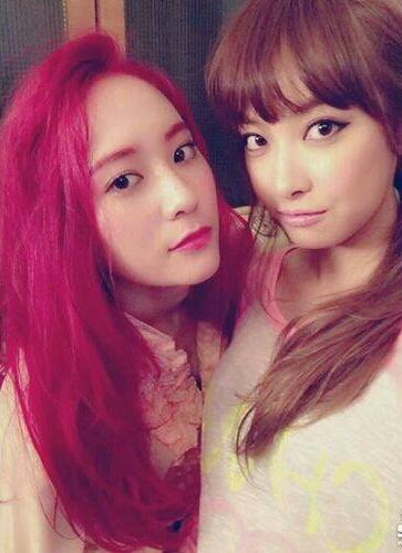 HAPPY BIRTHDAY TO THE LOVELY KRYSTAL JUNG!! love, vic eomma hihi  