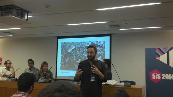 tomasgueneau's tweet image. Pensamiento disruptivo en política por @pablocollada y @ciudadanoi en #fiiS2014  @SistemaB @PiensafiiS