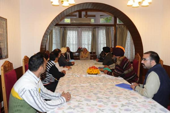 PIB_India's tweet photo. Various groups calling on PM Shri @narendramodi at Raj Bhawan at Srinagar http://t.co/8WMNJ8lOCb