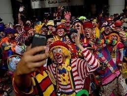 Genetil_'s tweet photo. Selfie @clowndk59 @lclown2tess  @ClownBedelwed @ClownDu13 @Clownlehavre @LeClownDeRouen @ThugClown @leclownsniper http://t.co/xfRtIUfHcH