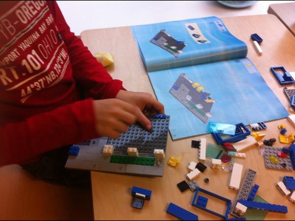 Plus_KOV's tweet photo. Zelf LEGO uitzoeken en kopen op de BSO #kinderparticipatie #plusKOV  @PCBOMeppel #stadskwartier http://t.co/gOLE0av2r6