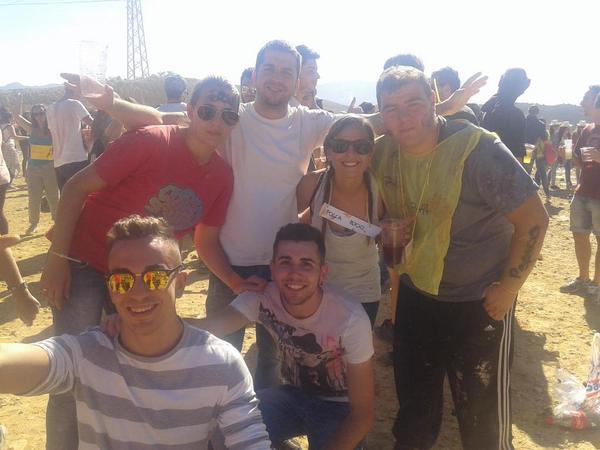 Pepeyalgoms's tweet photo. #novatadas2014 un puto desfase http://t.co/VkkHZxvAct