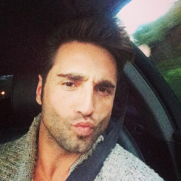 David_Busta's tweet photo. Besitoooos! En breves estaremos en #GH ! 😘😘😘👍 http://t.co/WLptTD2cXu