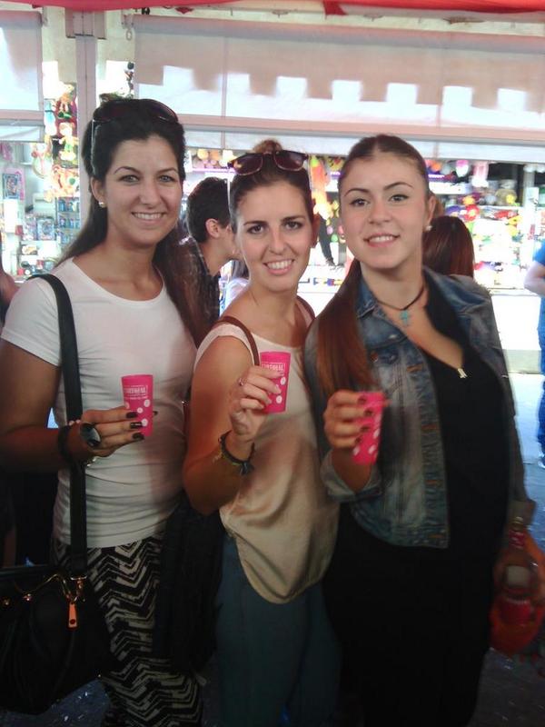 Miriam_Huelva's tweet photo. Un brindis xa tod@s ustedes desde Huéscar!!! http://t.co/2Fu3OYk8mt